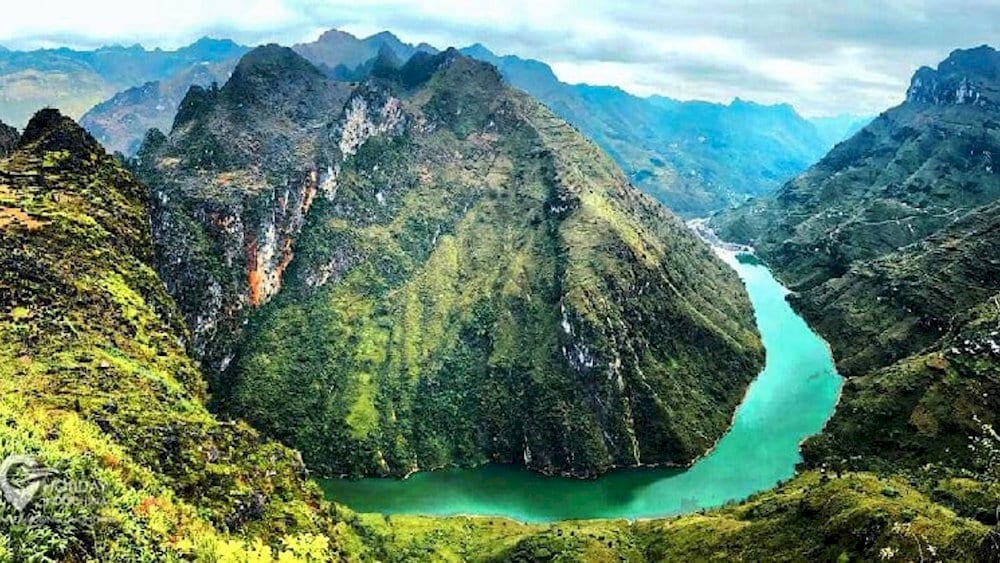 The area is a “geological museum” with fossilized marine life, ancient coral reefs, limestone karsts, and sedimentary structures